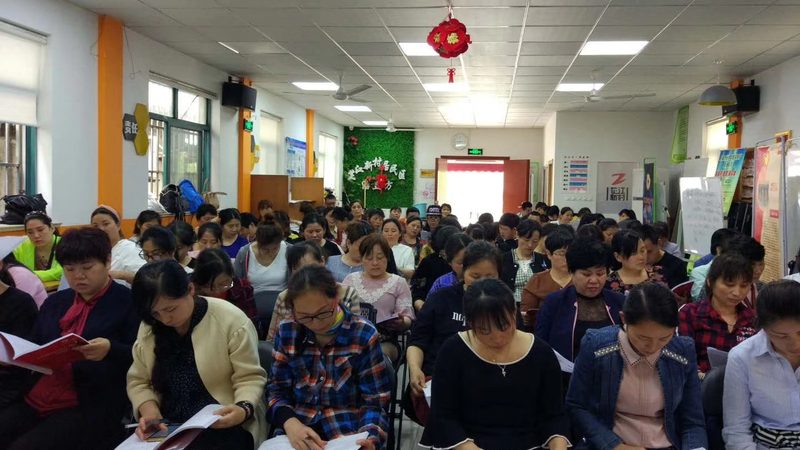 小标题：月子中心护理人员的角色与重要性