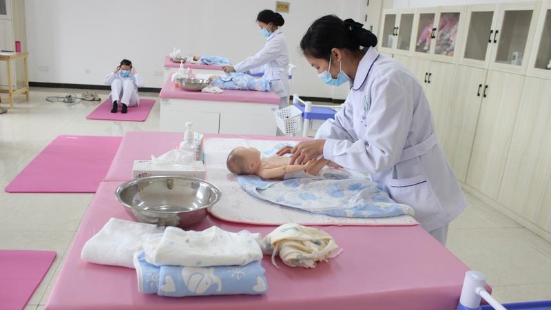 玻璃奶瓶与硅胶奶瓶：使用中的关键差异与注意事项